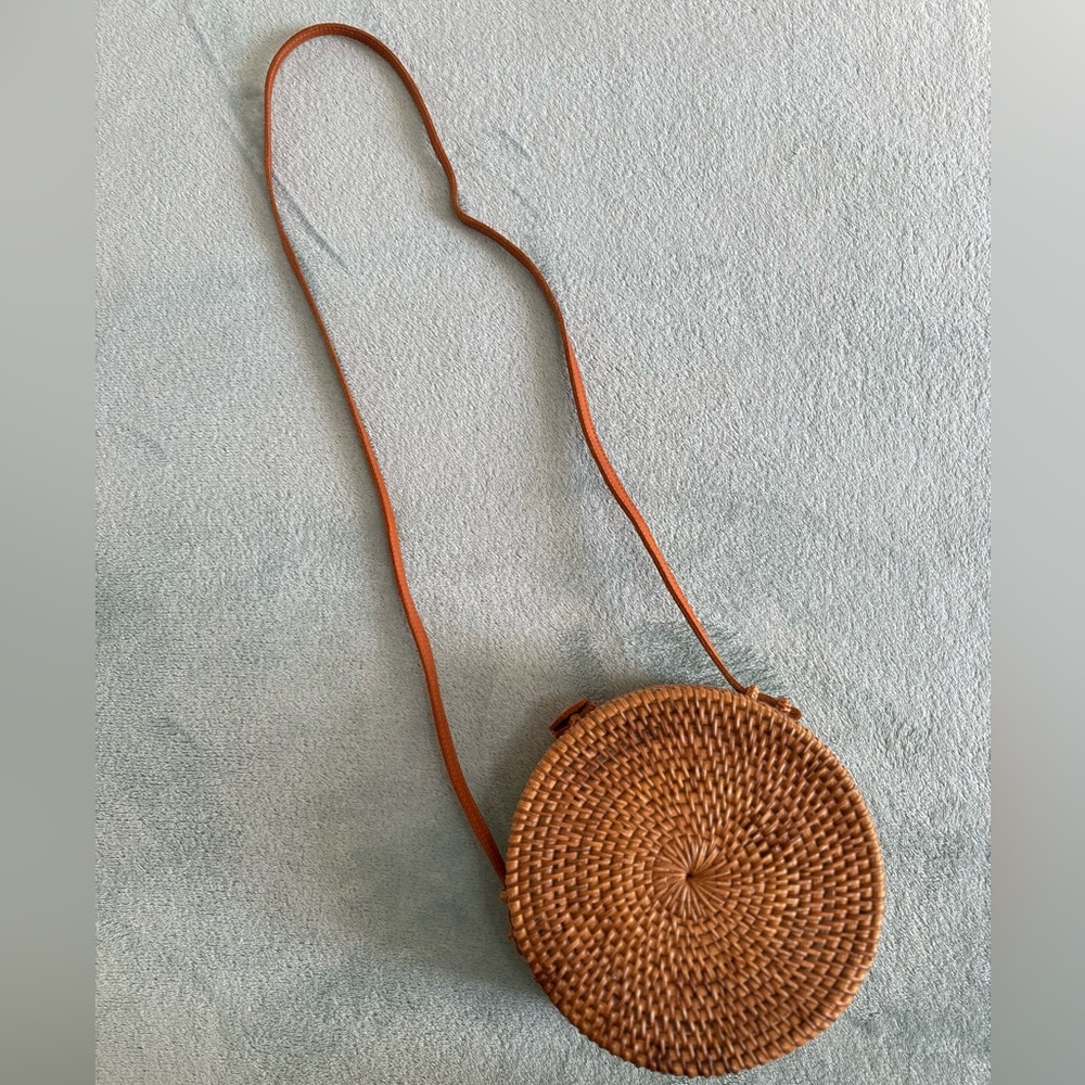 Round Wicker Rattan Straw crossbody bag purse leather strap snap closure woven